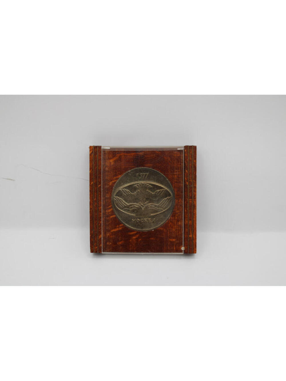 Vintage 1977 Mockba Commemorative Wooden Plaque with Metal Emblem 2"